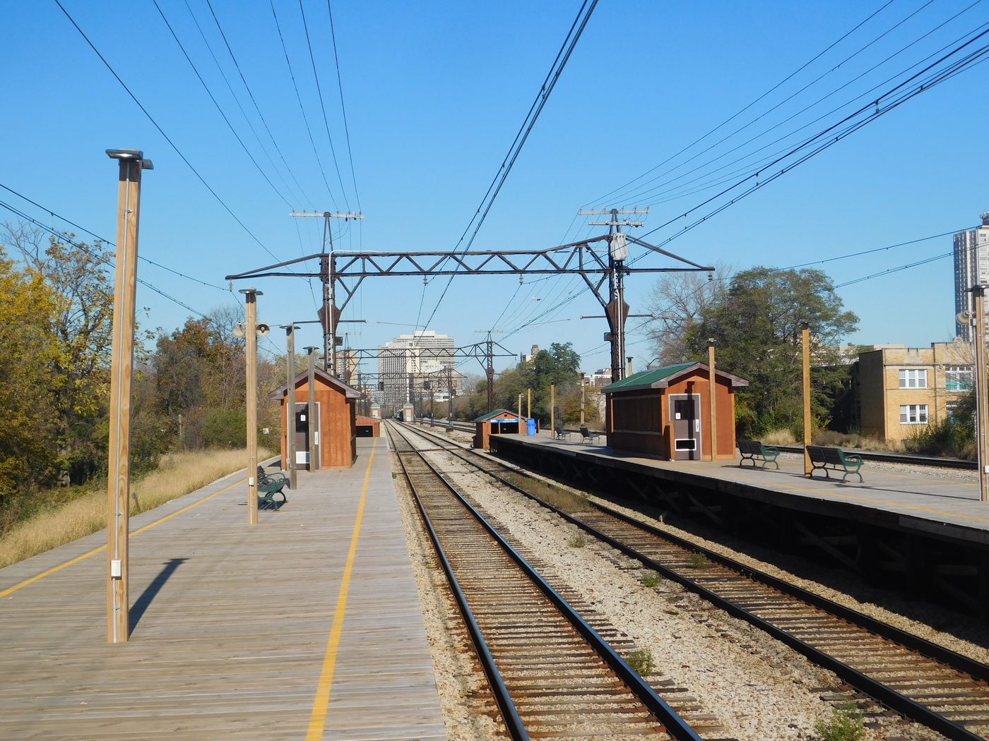 The Metra Electric platform at 59th Street/University of Chicago station
